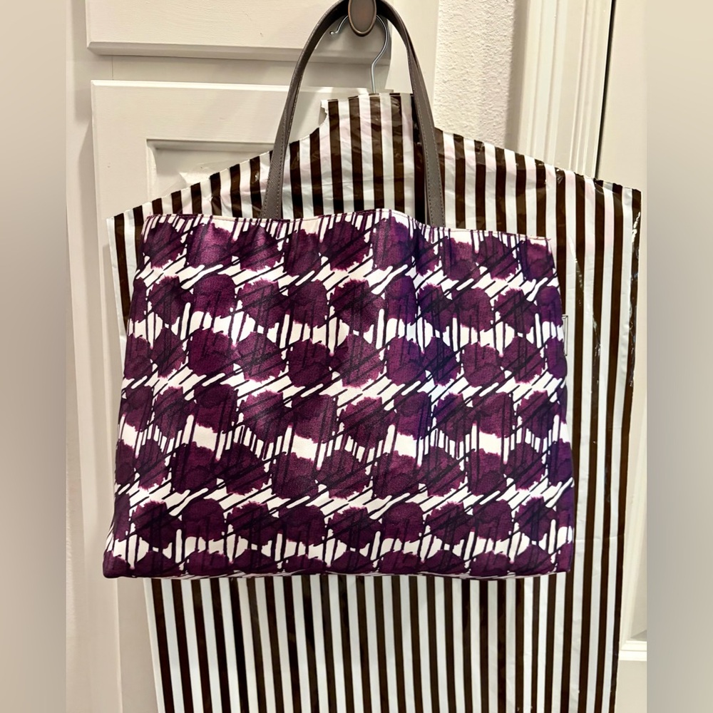 NWOT HENRI BENDEL IZAK TOTE
Purple 18” with brown logo satin interior - Picture 2 of 9